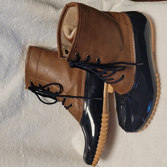 Sporto Shoes - NWOT Duck laced boots